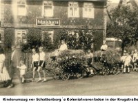 b59 - Kinderumzug vor Schattenbergs Haus